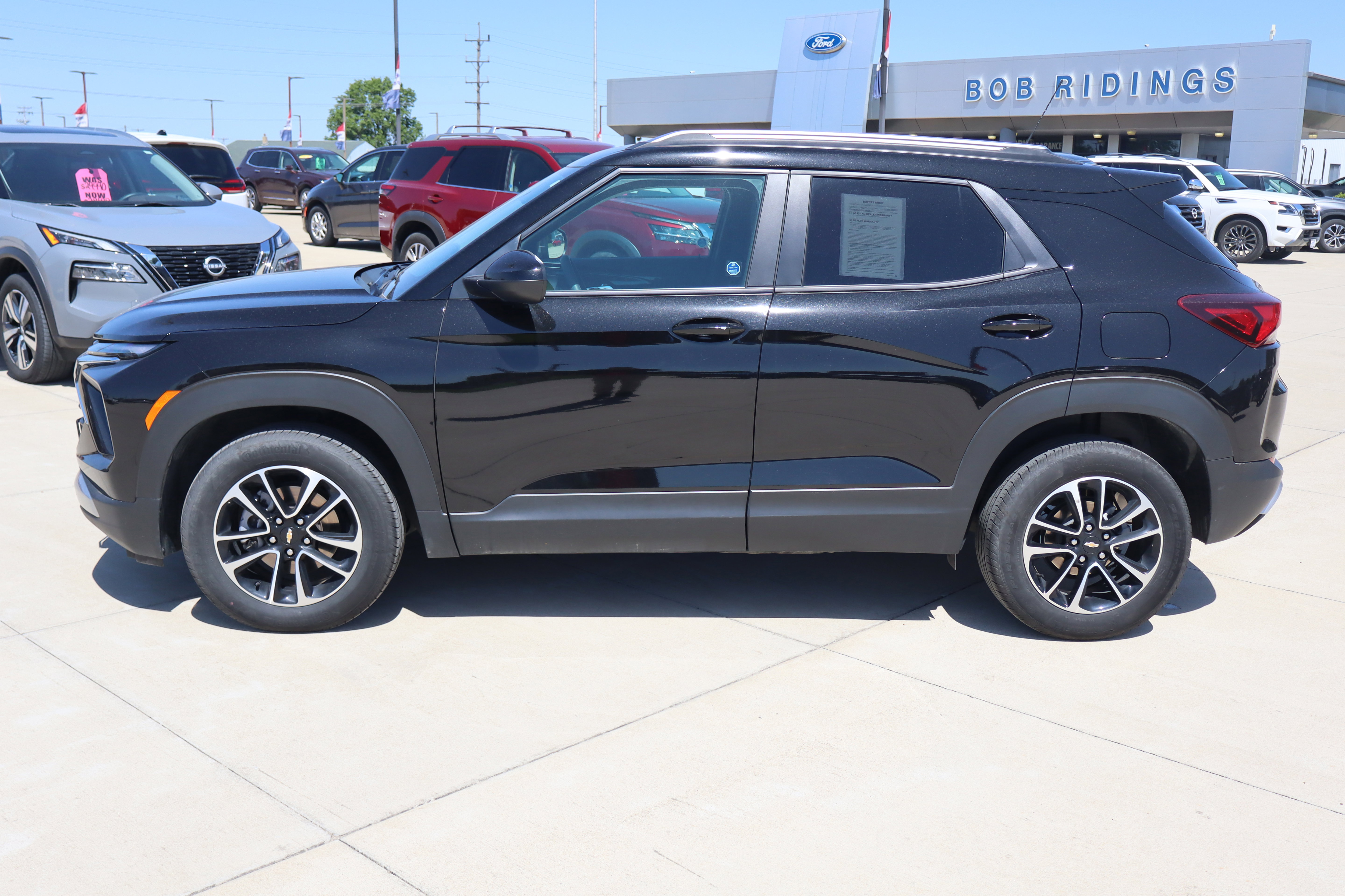 Used 2025 Chevrolet TrailBlazer LT AWD/4WD image 9