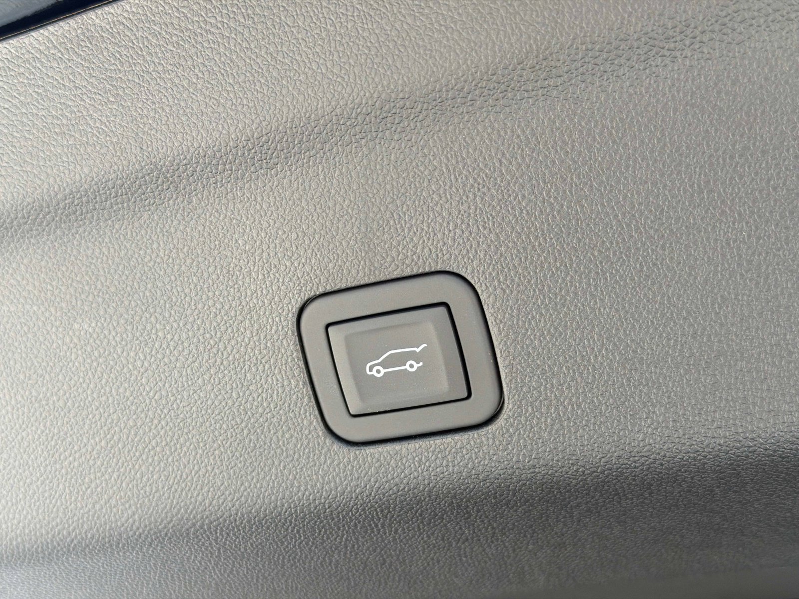 Used 2026 Cadillac Escalade ESV Platinum Sport w/ LPO, ONYX Package image 31