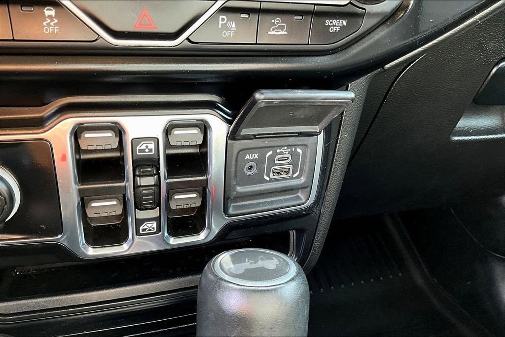 Used 2022 Jeep Wrangler Unlimited Sahara w/ Cold Weather Group image 18