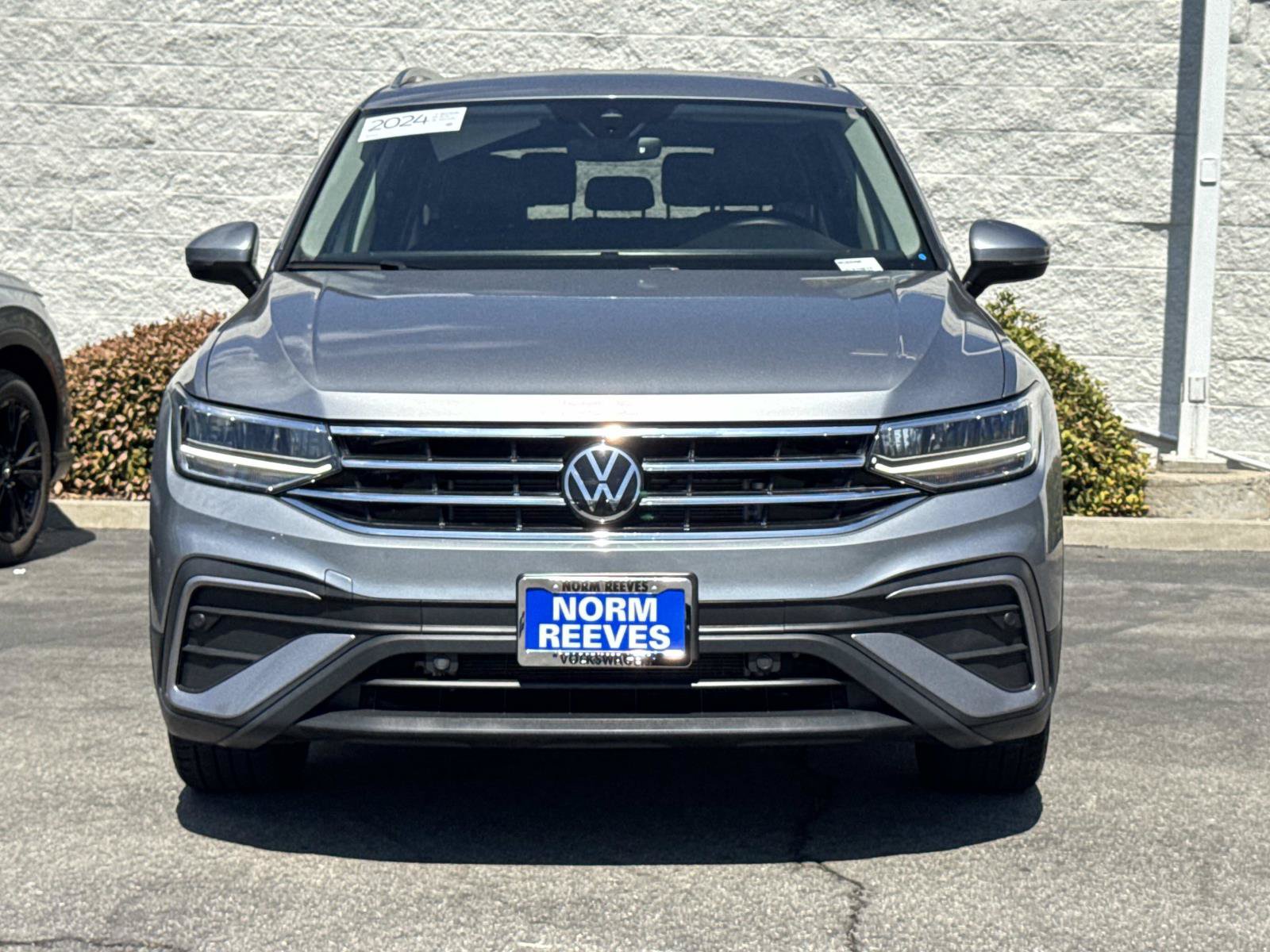 Certified 2024 Volkswagen Tiguan SE FWD image 8