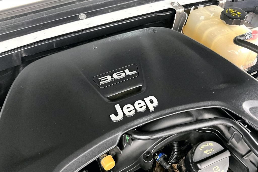 Used 2021 Jeep Wrangler Unlimited Sport AWD/4WD image 38