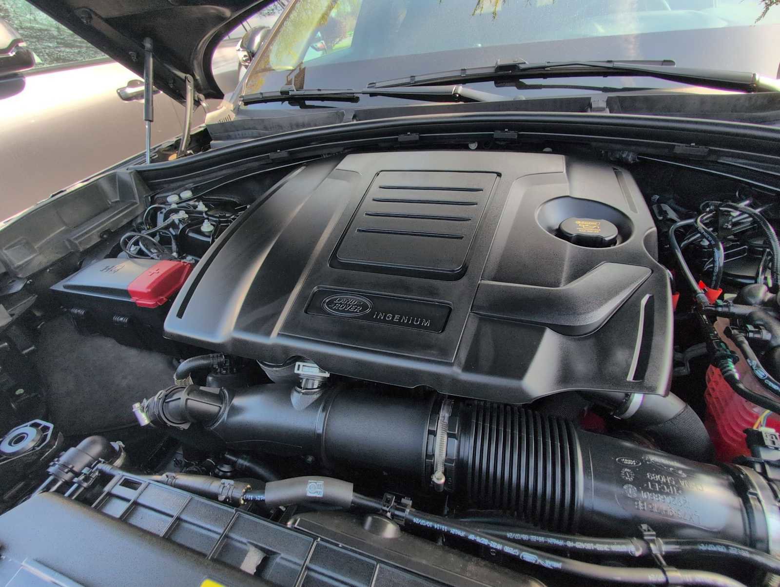 Used 2025 Land Rover Range Rover Velar Dynamic SE AWD/4WD image 15