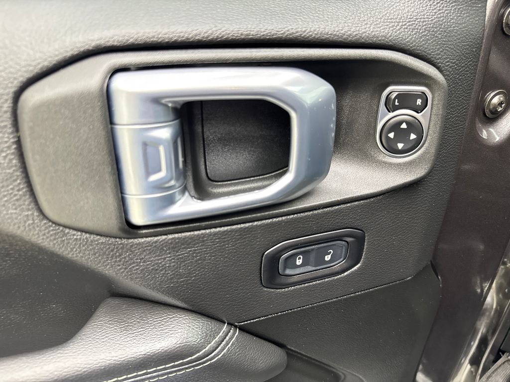 Used 2022 Jeep Wrangler Unlimited Sahara w/ Cold Weather Group AWD/4WD image 32