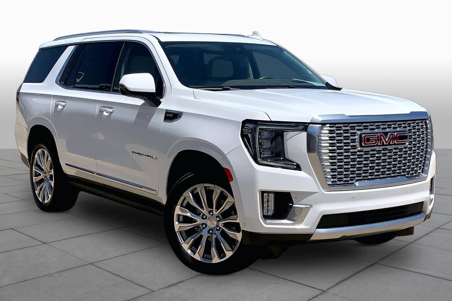 Used 2023 GMC Yukon Denali w/ Advanced Technology Package AWD/4WD image 3