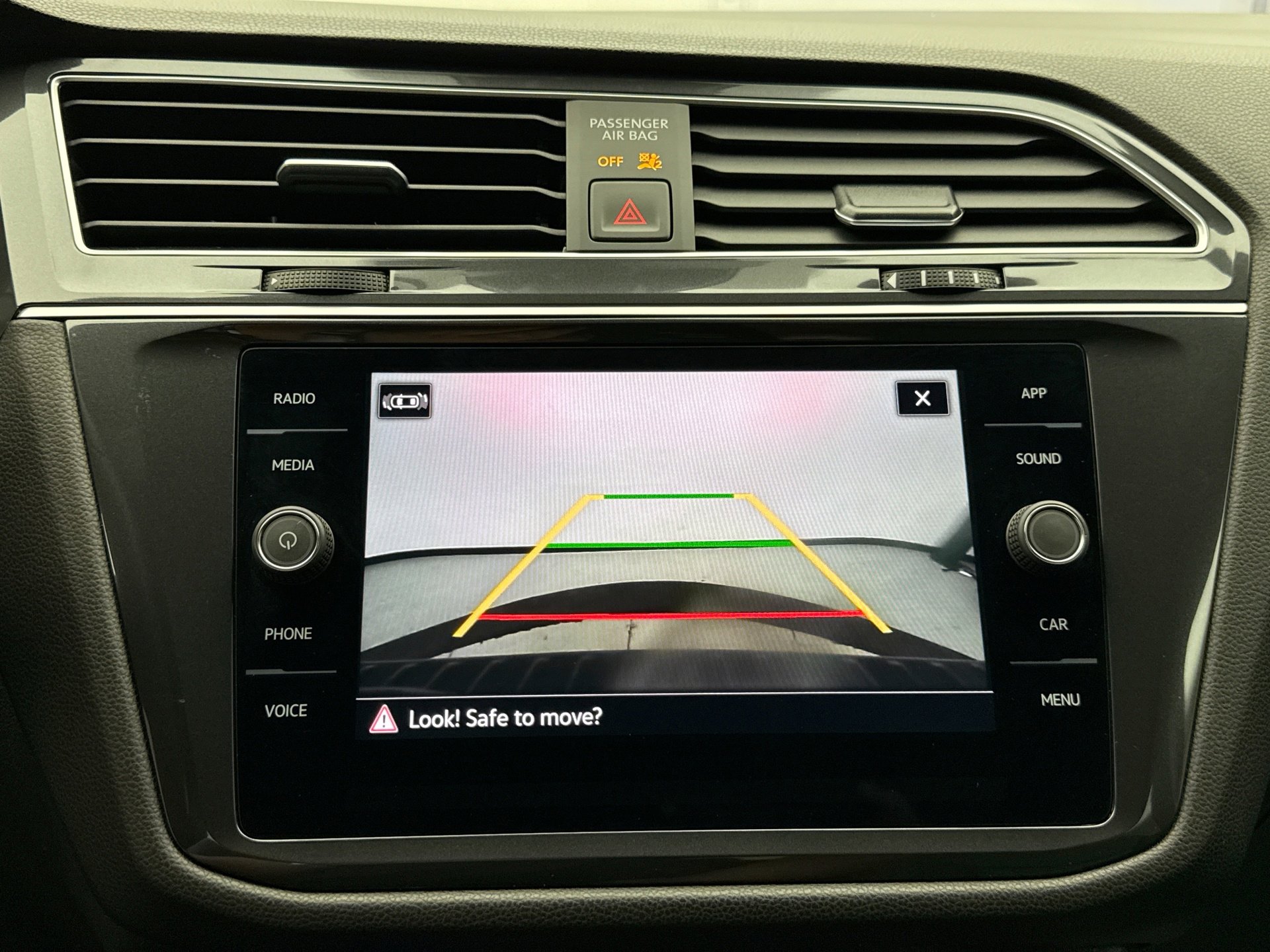 Used 2024 Volkswagen Tiguan SE R-Line image 15