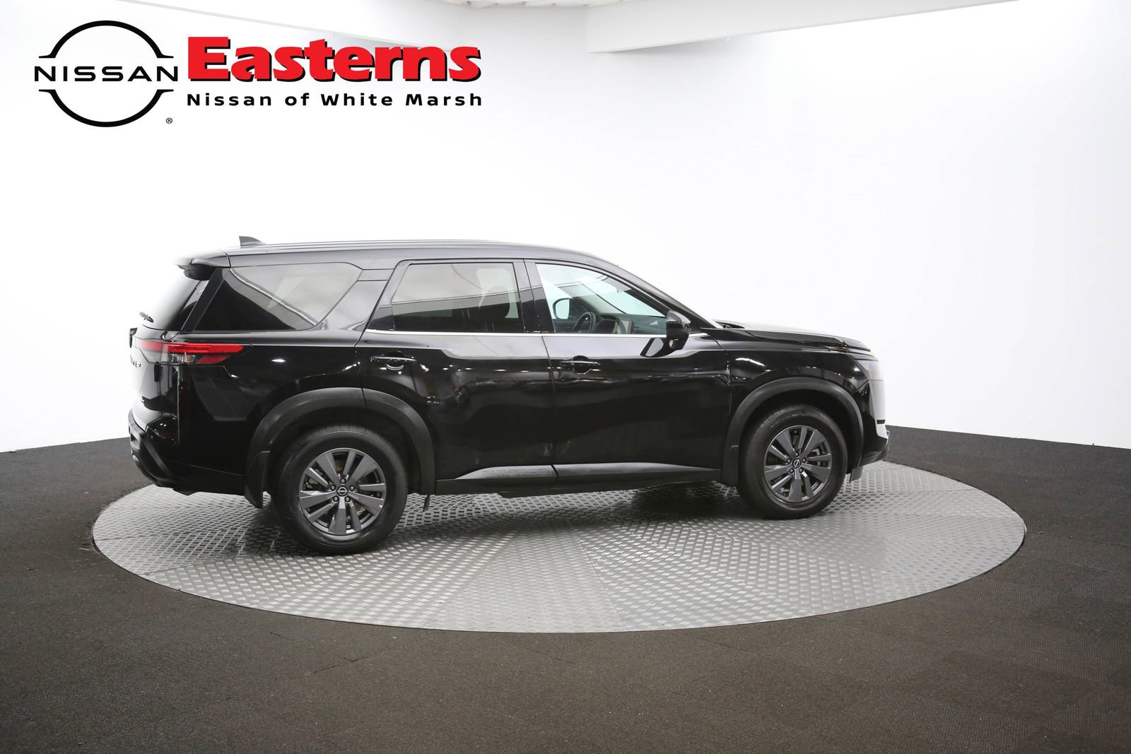 Used 2024 Nissan Pathfinder S image 81