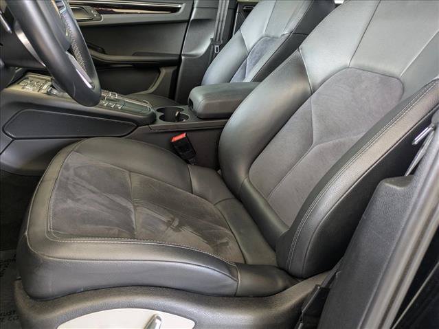 Used 2021 Porsche Macan AWD/4WD image 16
