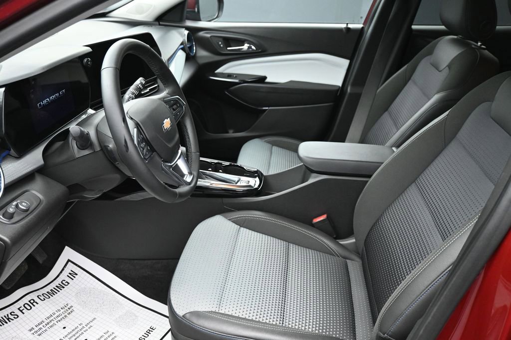 Used 2025 Chevrolet Trax LT w/ LT Convenience Package FWD image 11