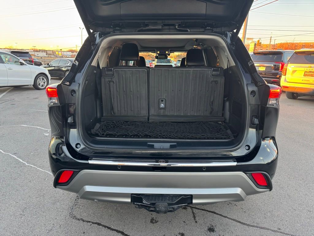 Used 2024 Toyota Highlander Platinum image 31