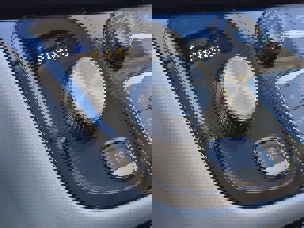 Used 2024 Chrysler Pacifica Touring-L image 23