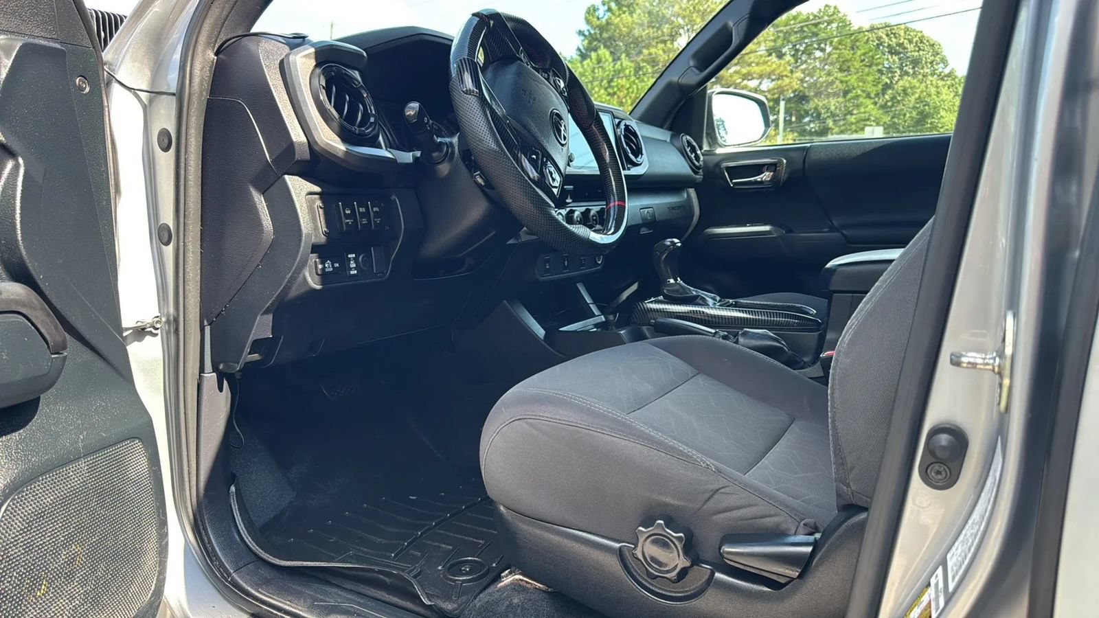 Used 2016 Toyota Tacoma TRD Sport w/ Towing Package AWD/4WD image 9