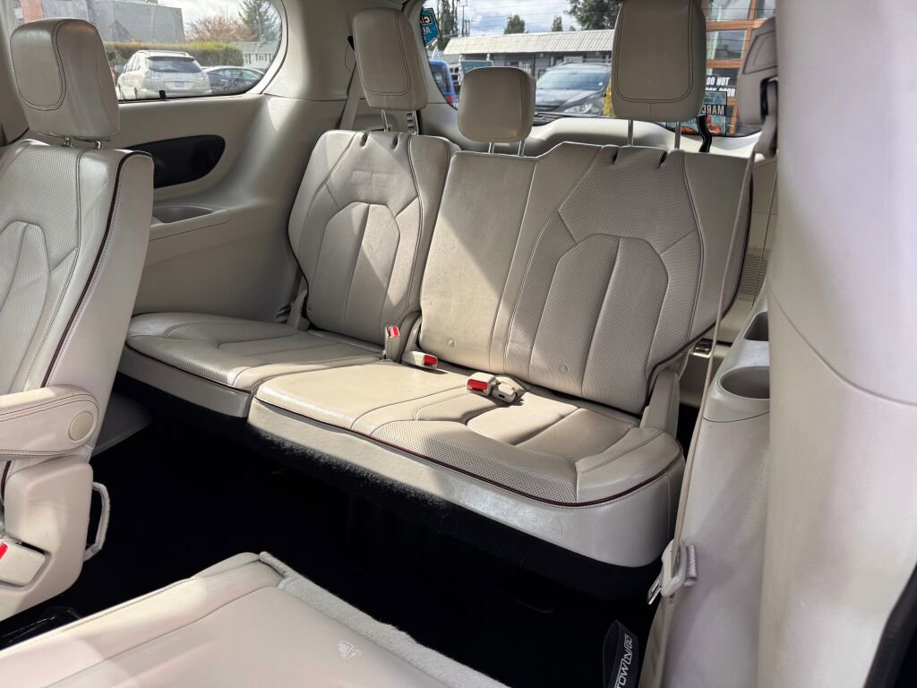 Used 2017 Chrysler Pacifica Limited FWD image 19