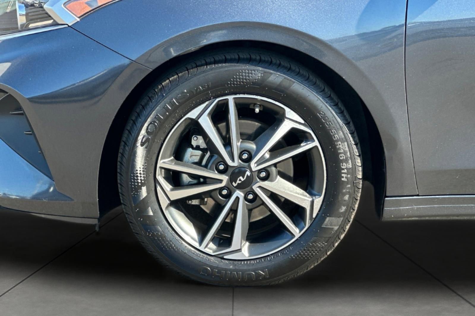 Used 2023 Kia Forte LXS w/ LXS Technology Package image 29