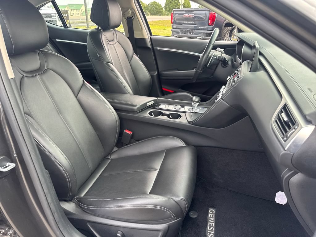 Used 2023 Genesis G70 2.0T RWD image 10