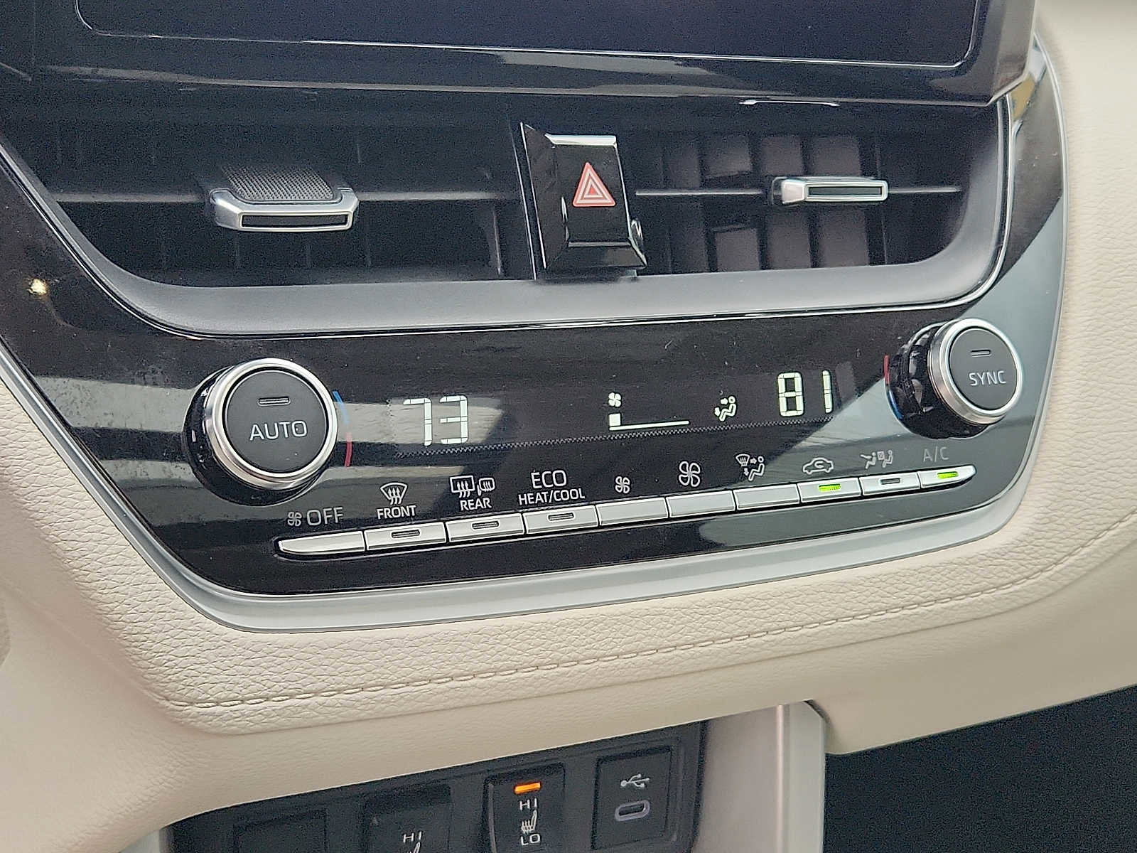 Used 2024 Toyota Corolla Cross XLE image 16