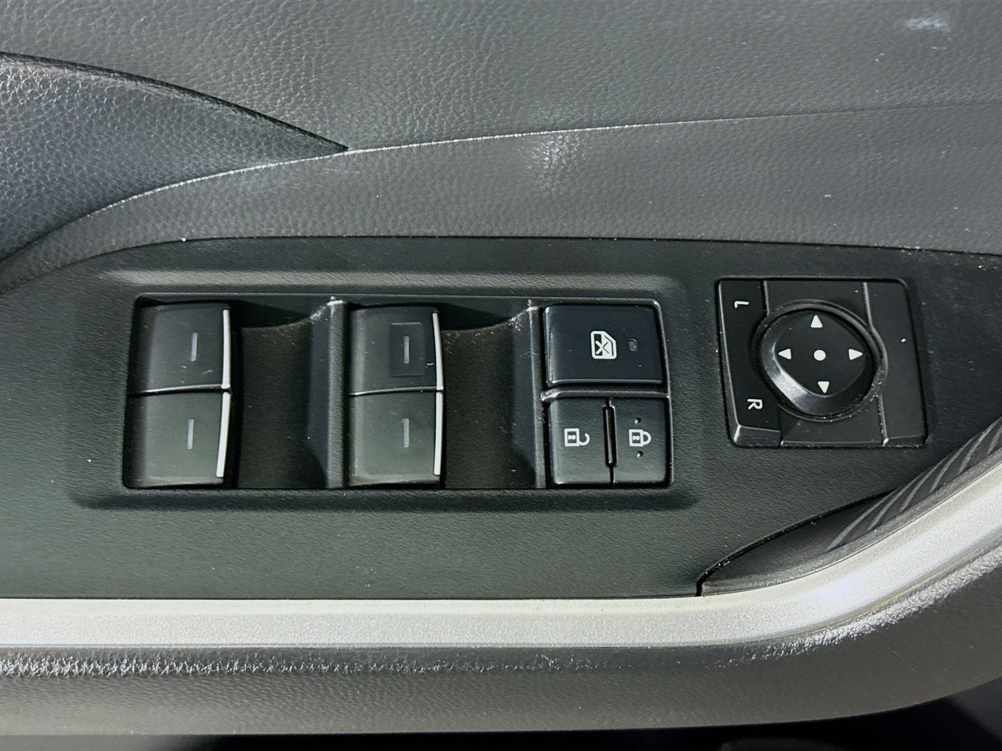 Used 2022 Toyota RAV4 XLE w/ Convenience Package FWD image 24