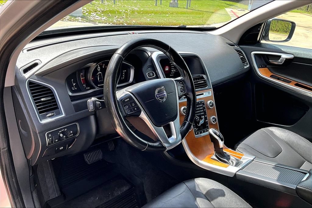 Used 2017 Volvo XC60 T5 Inscription w/ Preferred Option Package FWD image 17