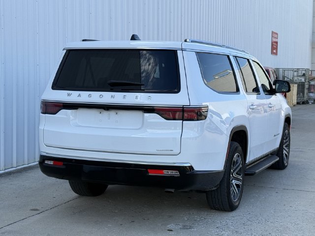 Used 2024 Jeep Wagoneer L Series II w/ Flexible Seating Group RWD image 4