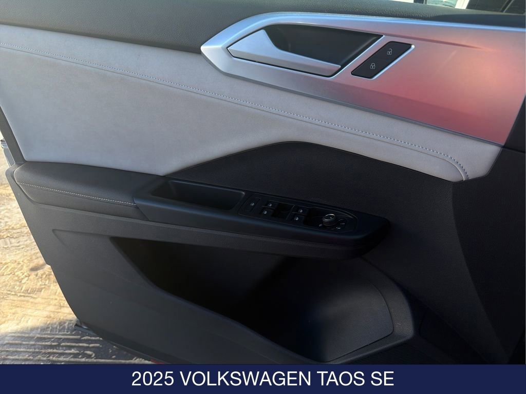 Used 2025 Volkswagen Taos SE image 23