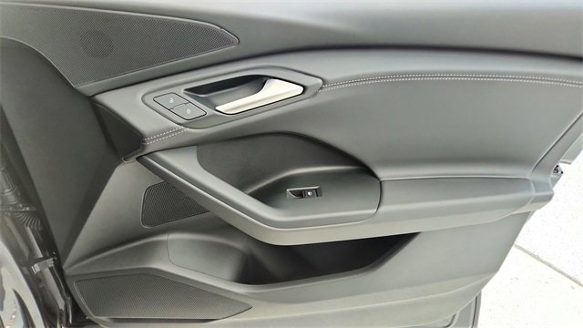 Used 2025 Audi Q6 e-tron Premium w/ Convenience Package image 23