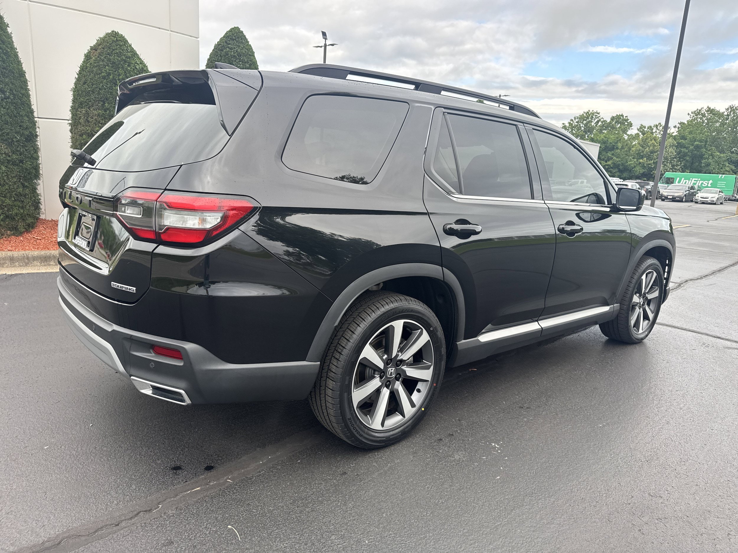 Used 2024 Honda Pilot Touring image 4
