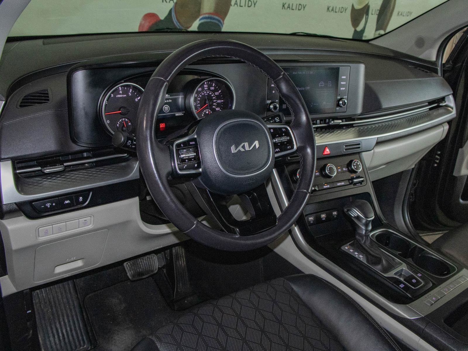 Used 2024 Kia Carnival LX image 5