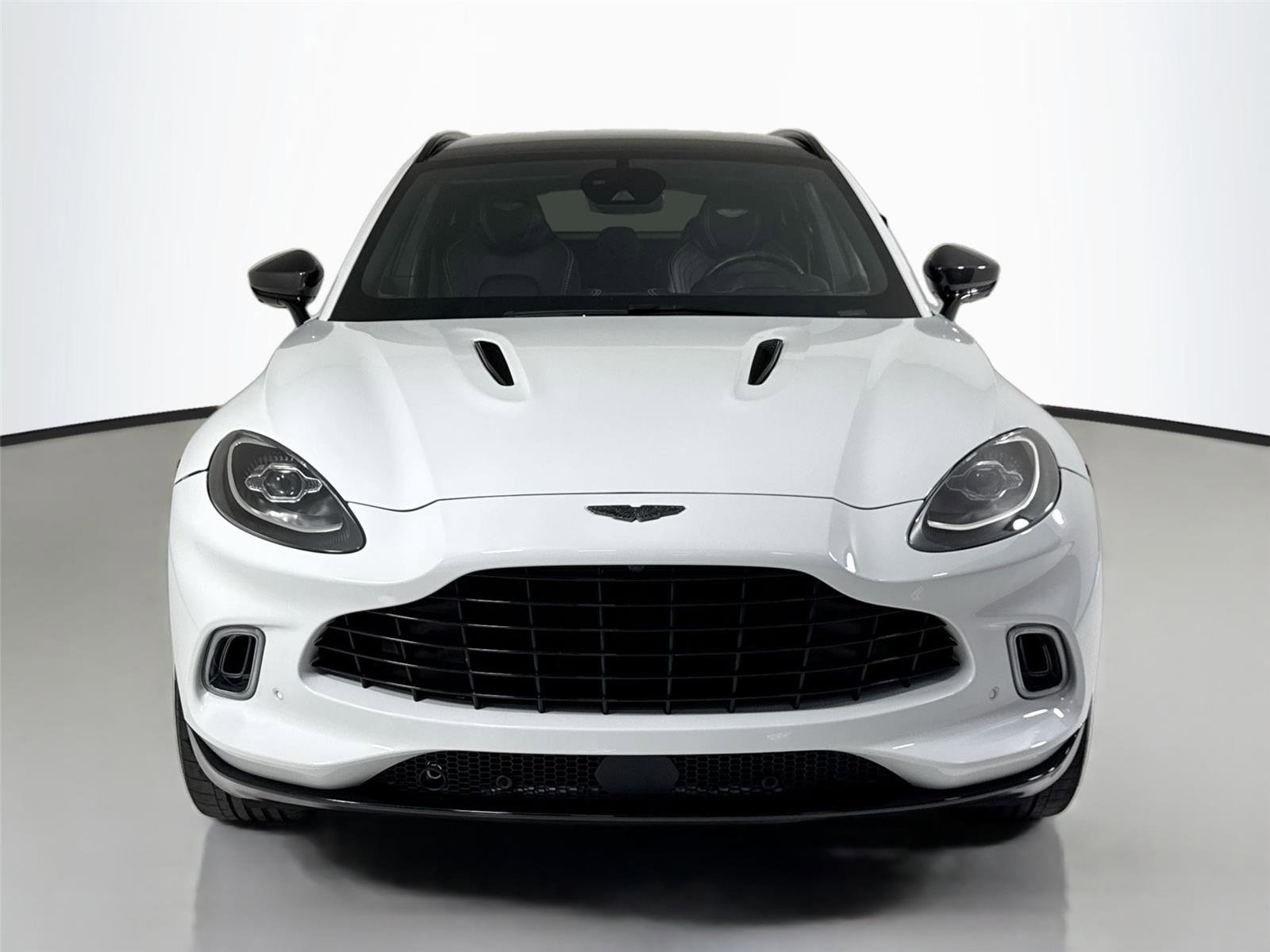 Used 2021 Aston Martin DBX image 11