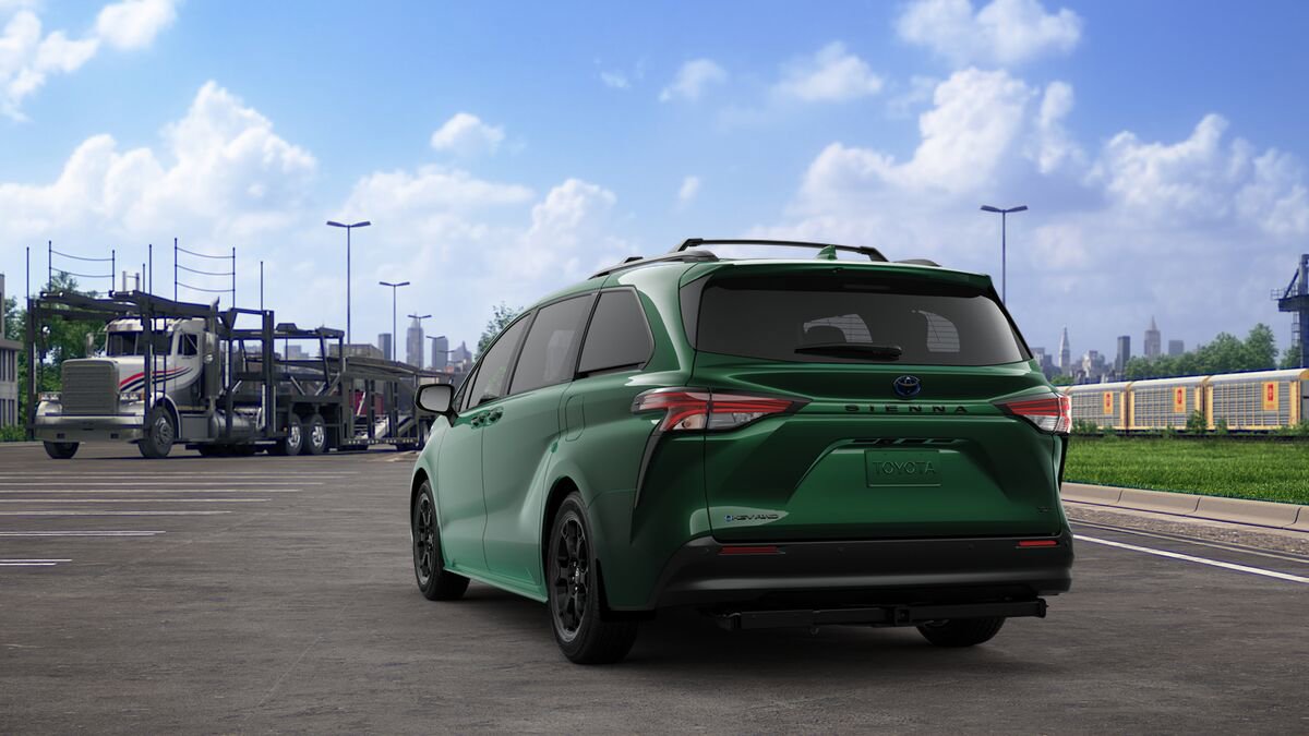 New 2025 Toyota Sienna XLE Woodland Edition image 7