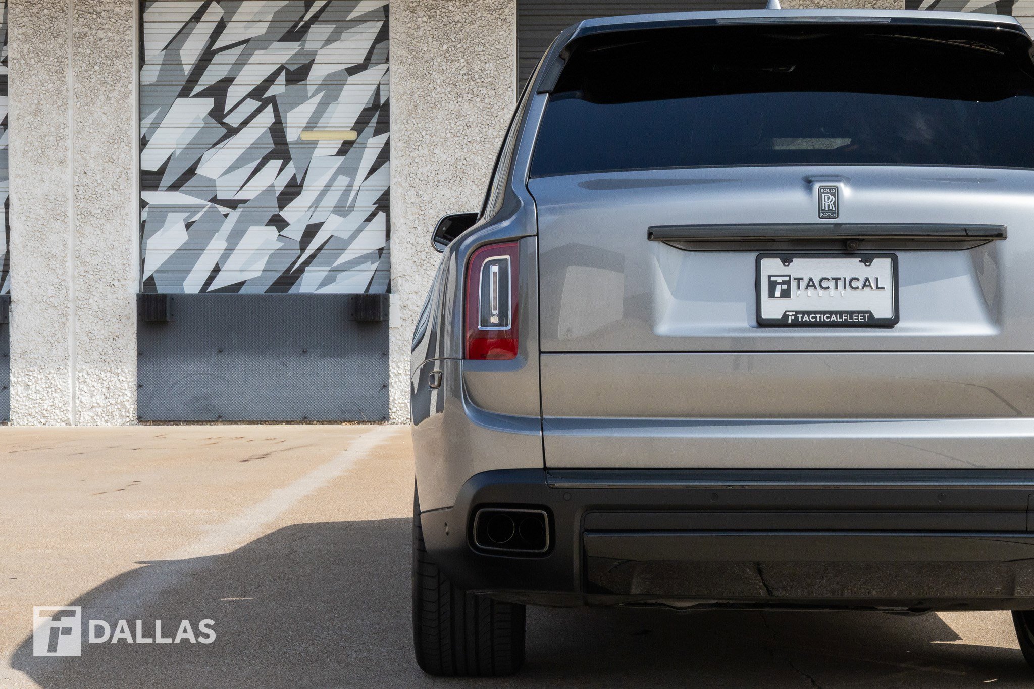 Used 2022 Rolls-Royce Cullinan Black Badge w/ Dark Exterior Package image 15