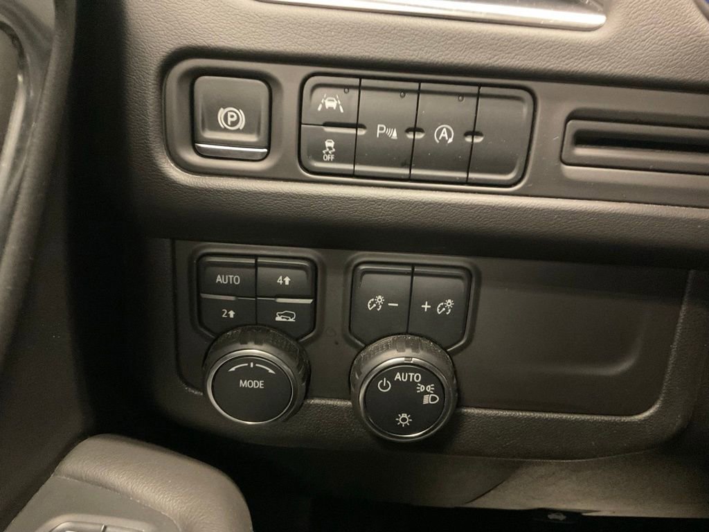 Used 2024 Chevrolet Suburban LT AWD/4WD image 16