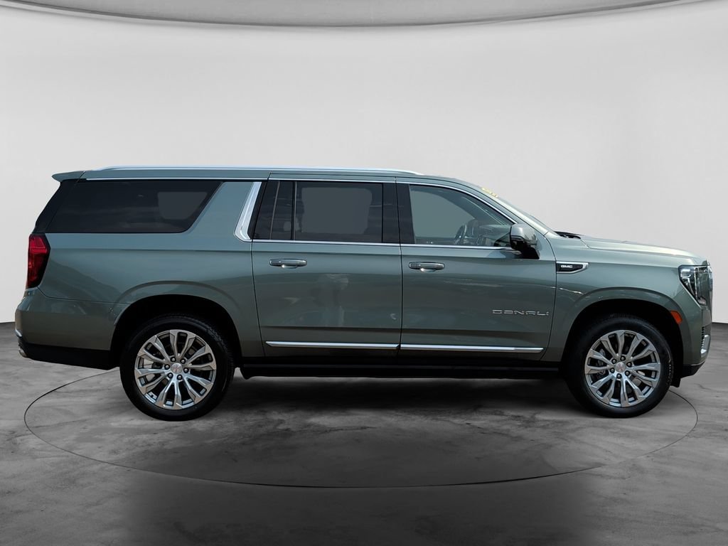 Used 2023 GMC Yukon XL Denali AWD/4WD image 11