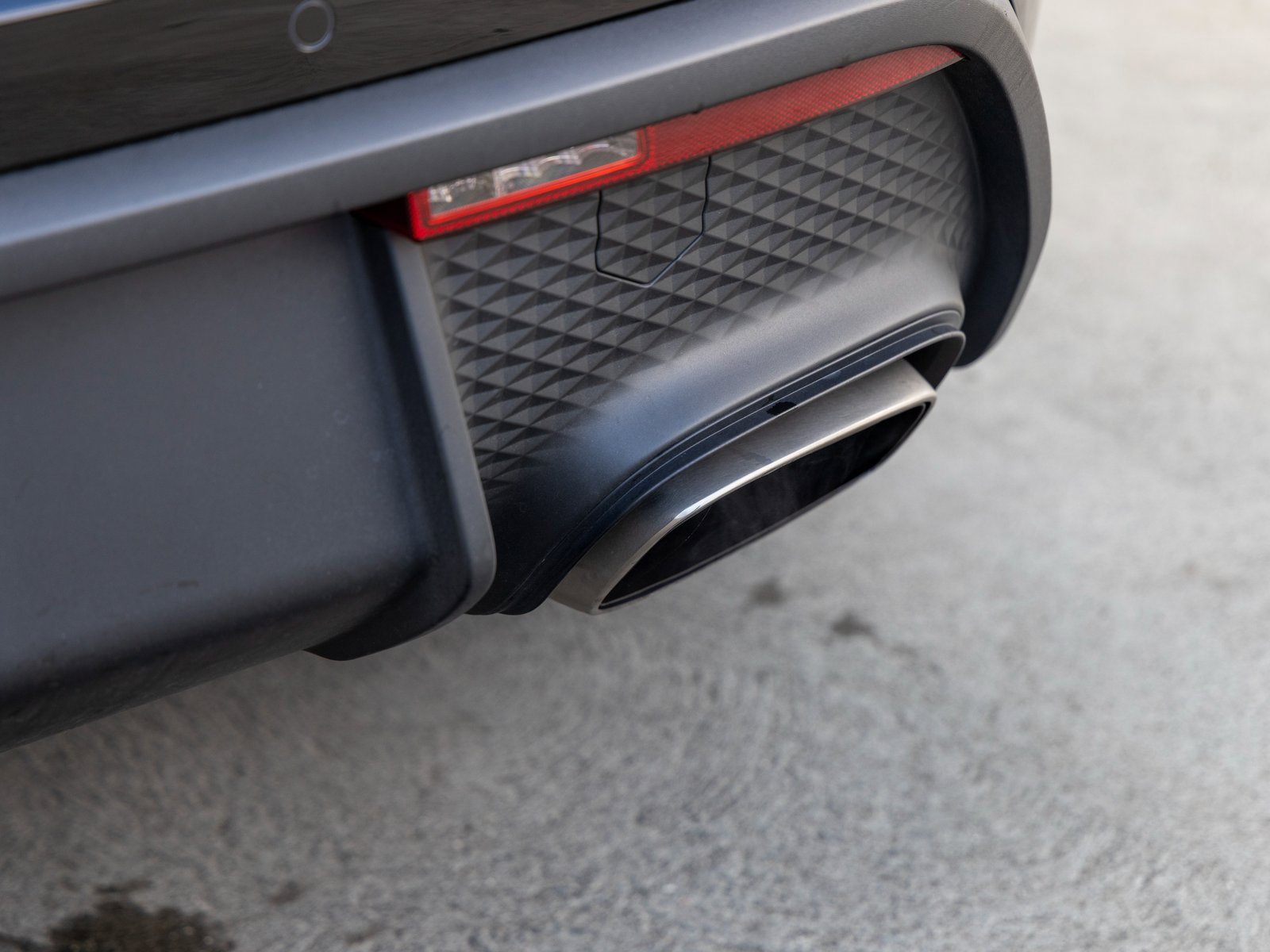 Certified 2025 Porsche Macan image 20