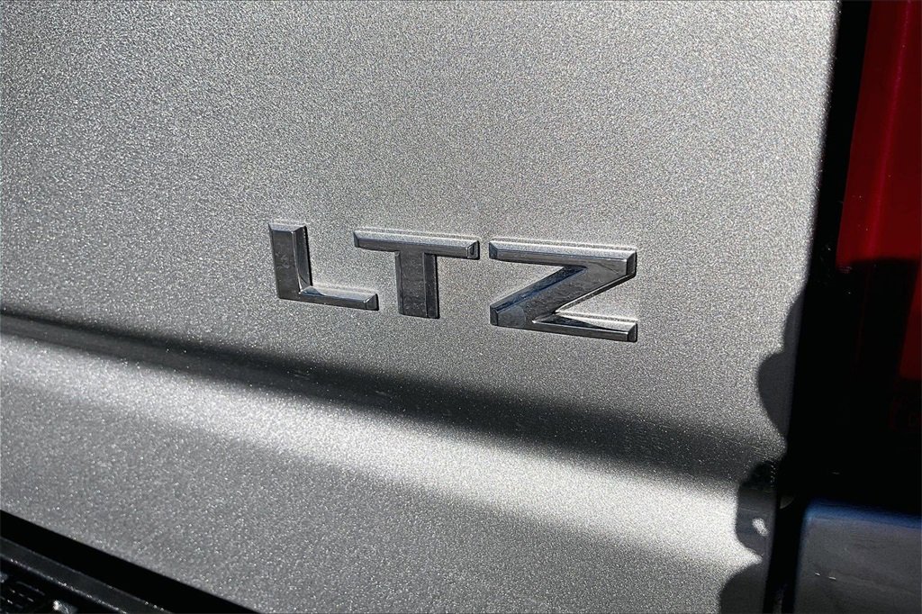 Used 2024 Chevrolet Silverado 2500 LTZ w/ LTZ Plus Package image 30