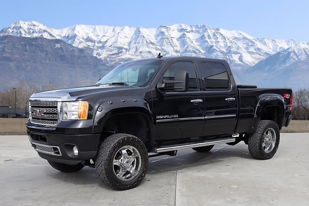 Used 2011 GMC Sierra 3500 Denali image 2