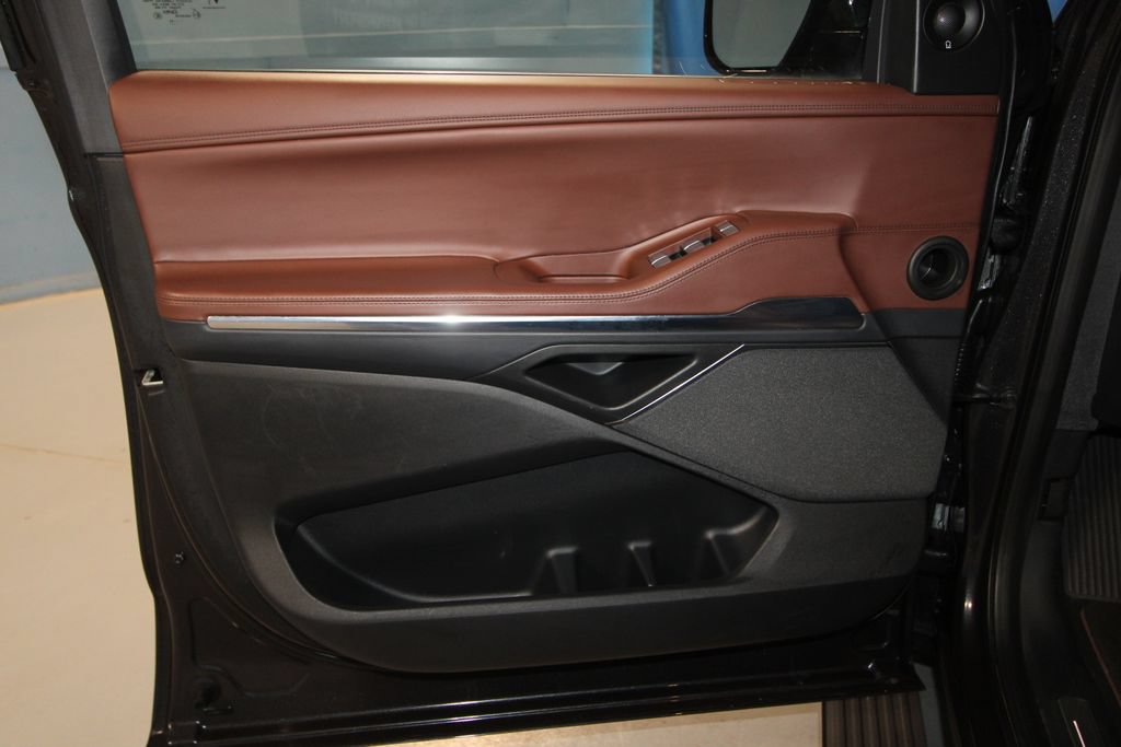 Used 2025 Lincoln Navigator L Reserve AWD/4WD image 5