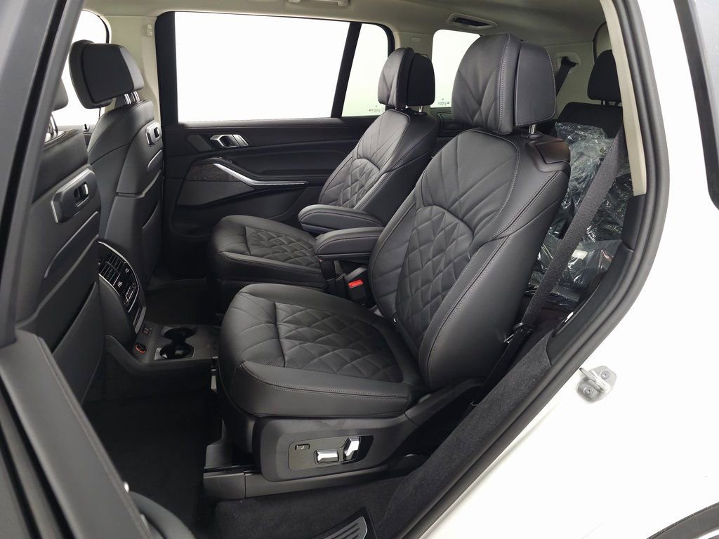 Used 2026 BMW X7 xDrive40i AWD/4WD image 32