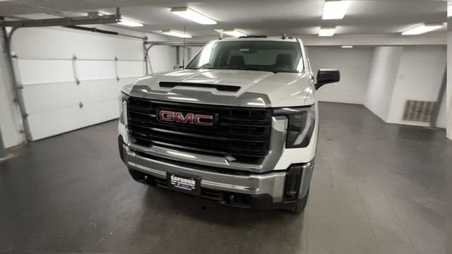 New 2025 GMC Sierra 3500 Pro image 3