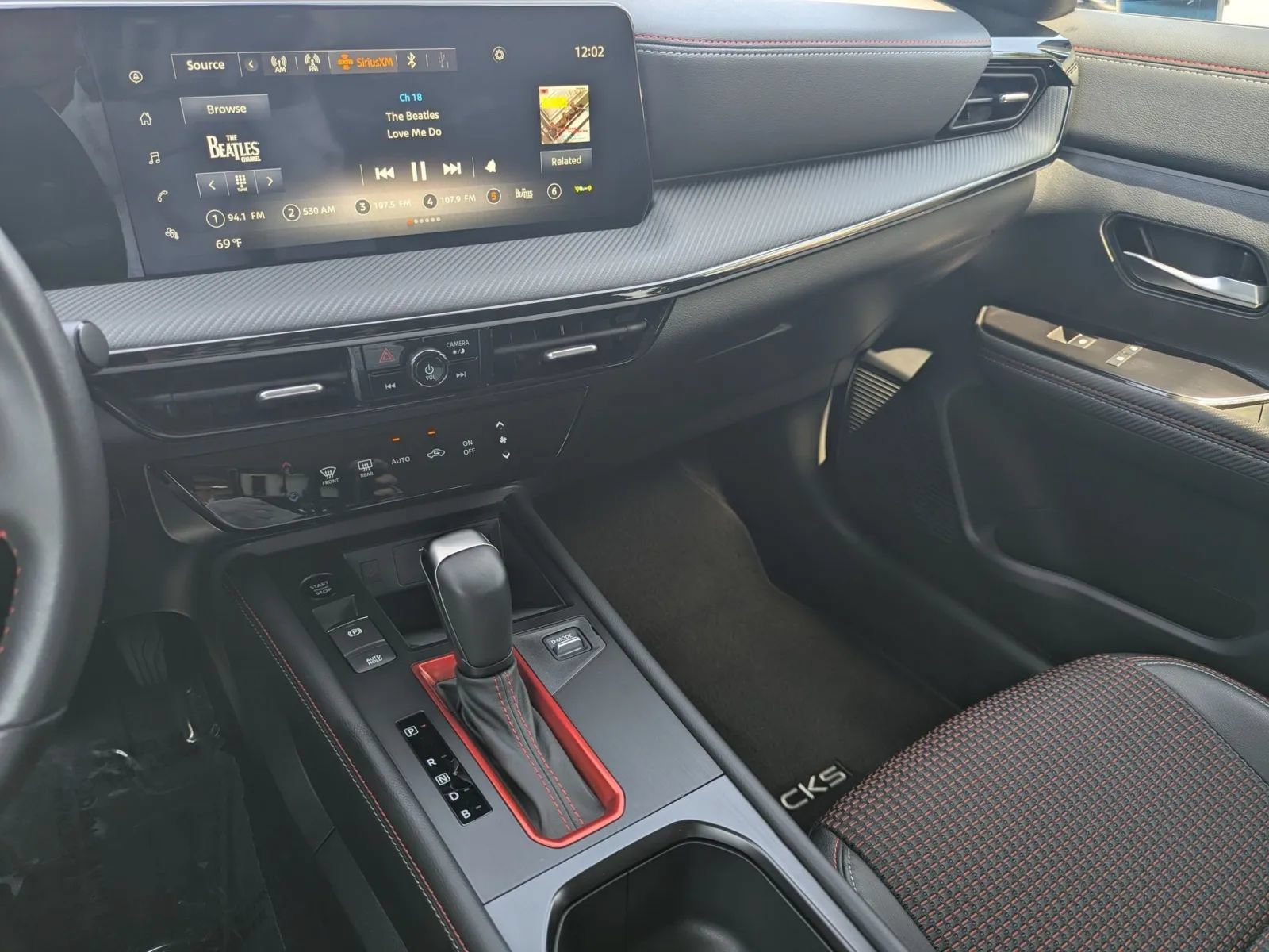 Used 2025 Nissan Kicks SR FWD image 24