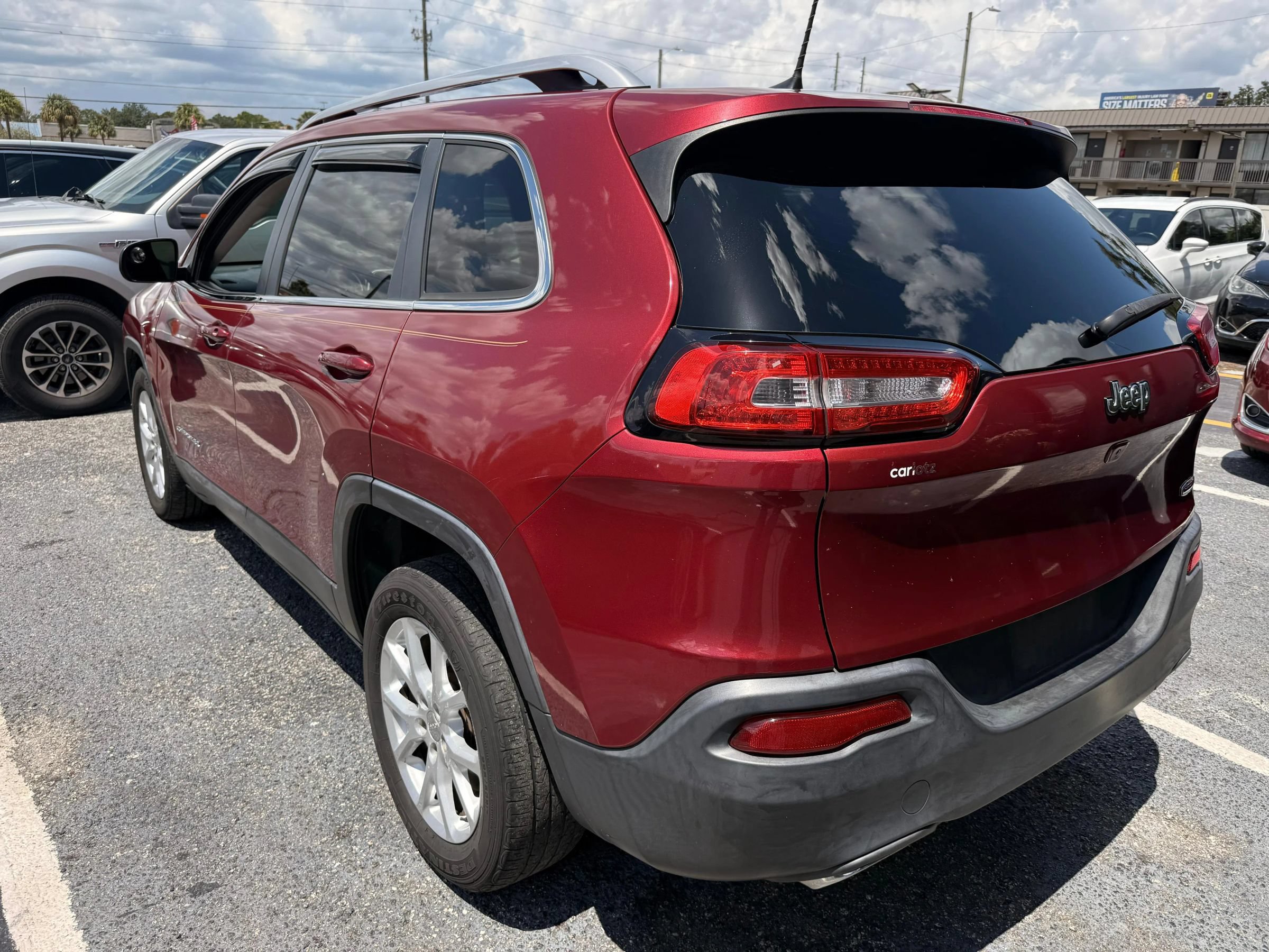 Used 2017 Jeep Cherokee Latitude FWD image 4