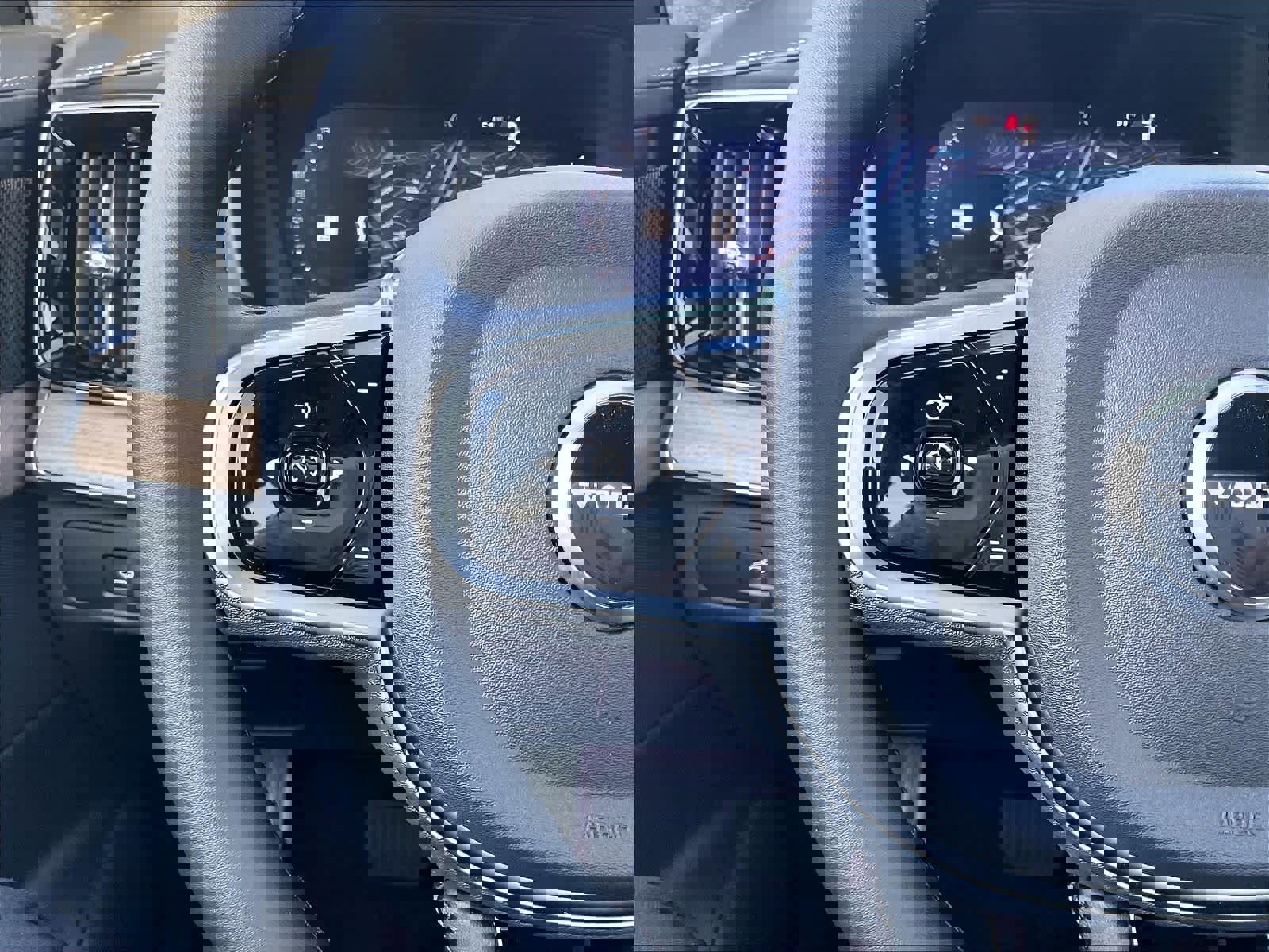 New 2026 Volvo XC90 T8 Plus w/ Protection Package Premier image 17