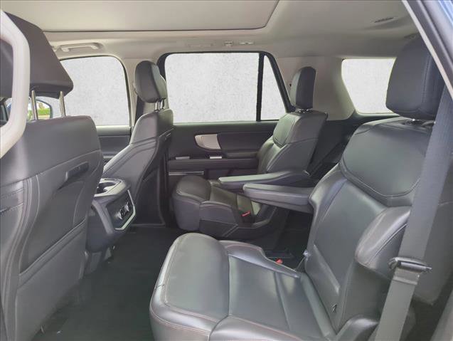 Used 2025 Ford Expedition Active image 17