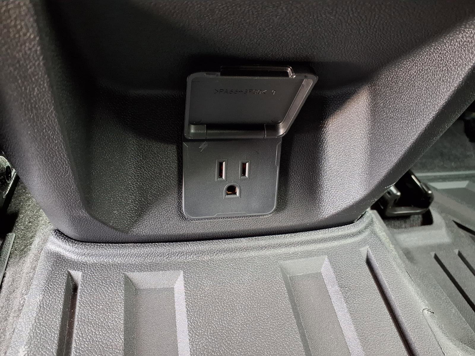 Used 2024 GMC Canyon AT4X image 29