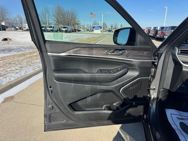 New 2026 Jeep Grand Cherokee Limited Reserve image 6