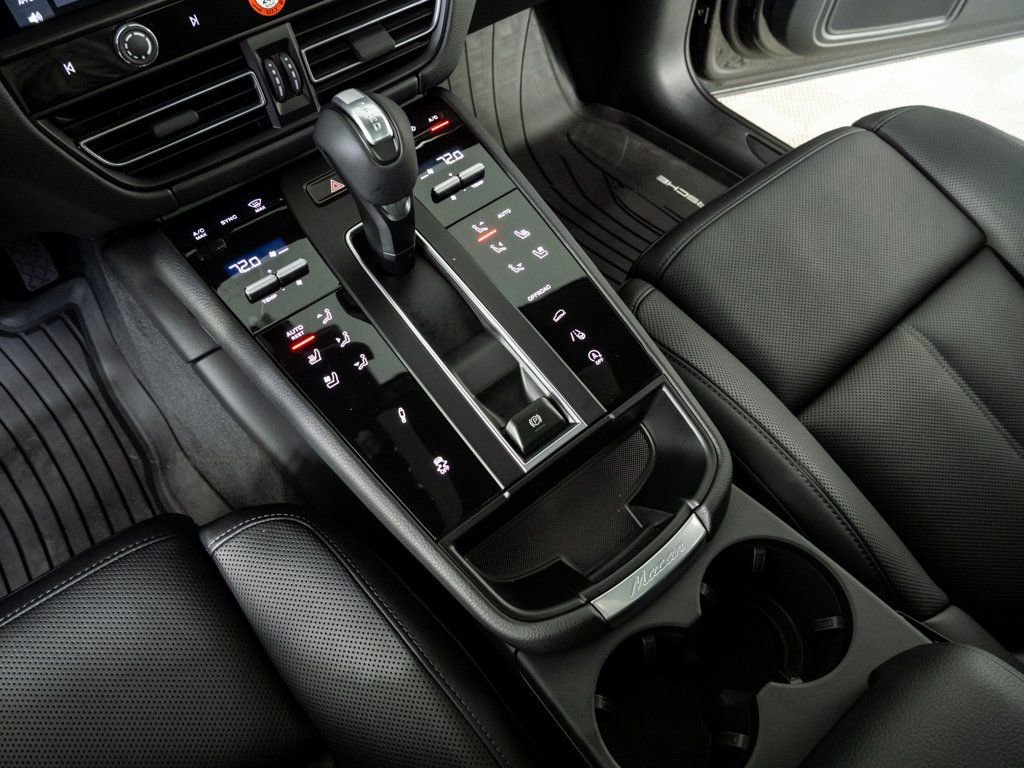 New 2026 Porsche Macan image 18