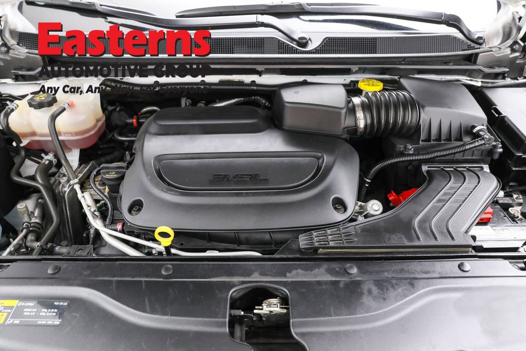 Used 2023 Chrysler Voyager LX image 7