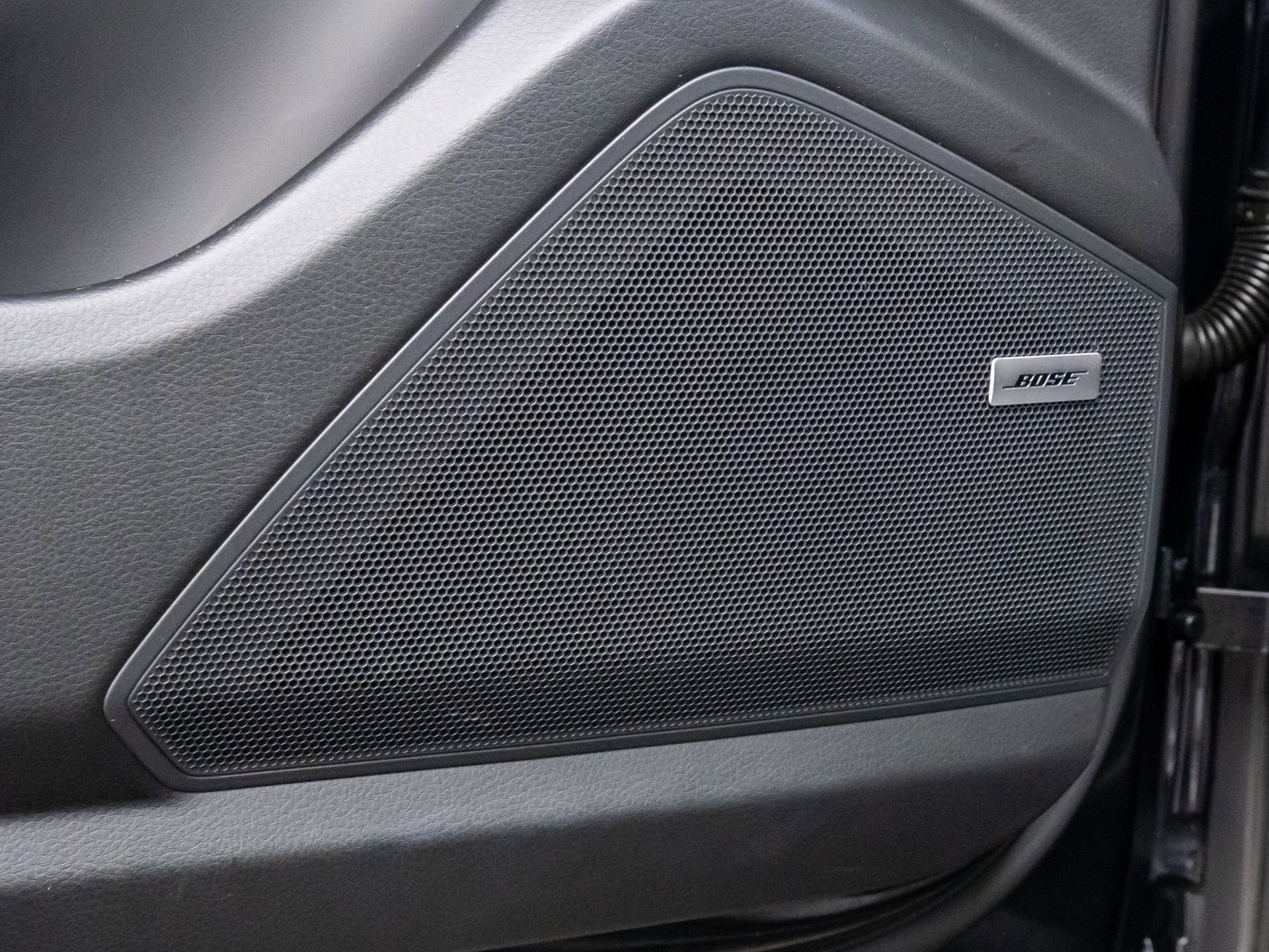 Certified 2022 Porsche Cayenne Platinum Edition image 15