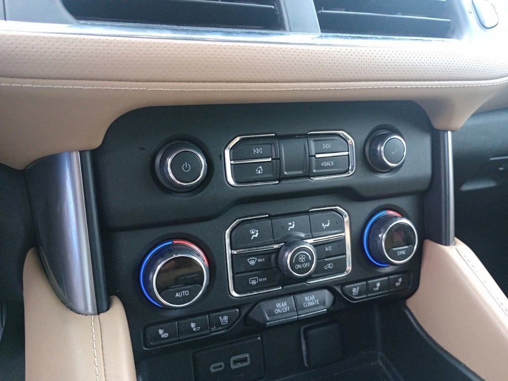 Used 2024 Chevrolet Suburban Premier image 15