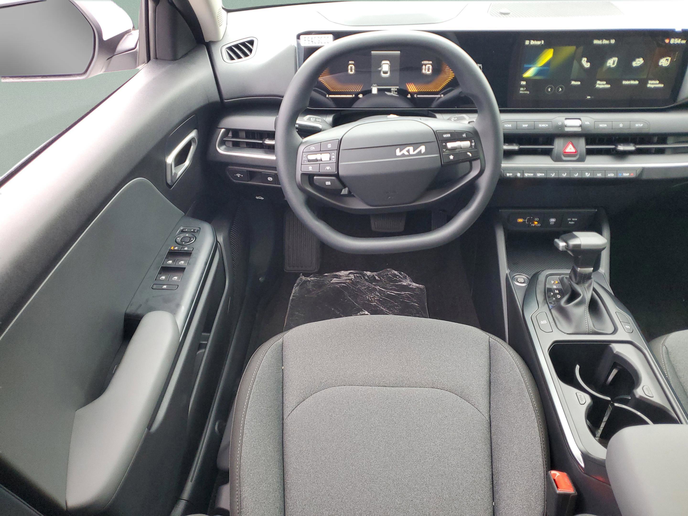 New 2025 Kia K4 LXS image 24