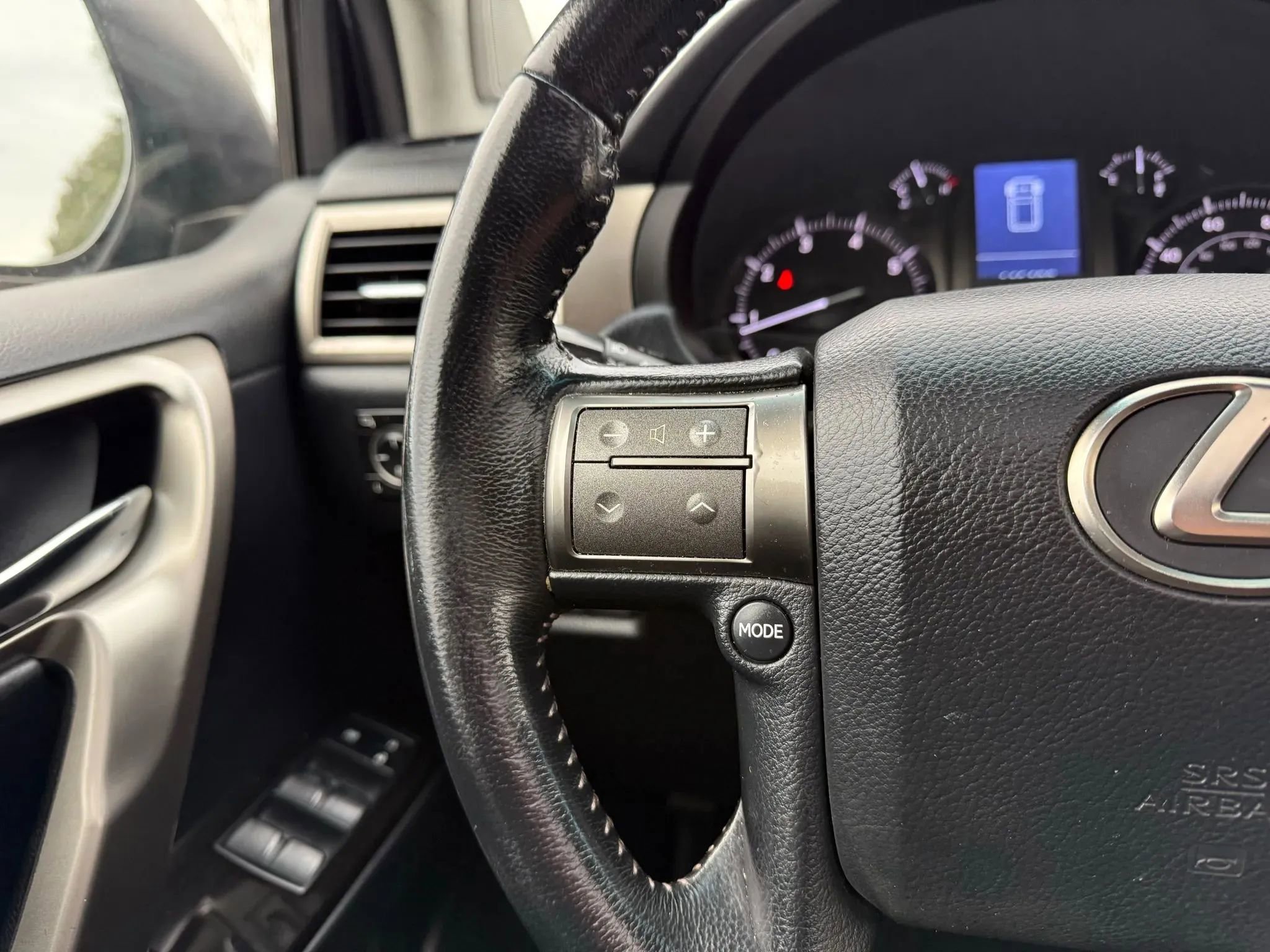 Used 2015 Lexus GX 460 w/ Navigation Package image 17