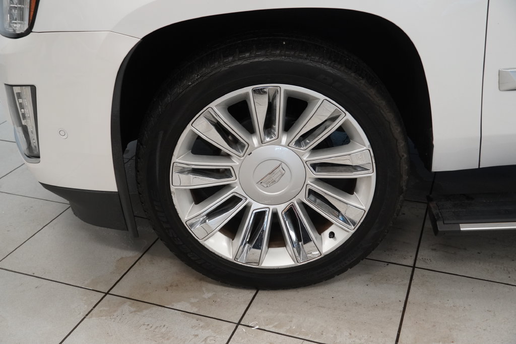 Used 2017 Cadillac Escalade ESV Platinum AWD/4WD image 17